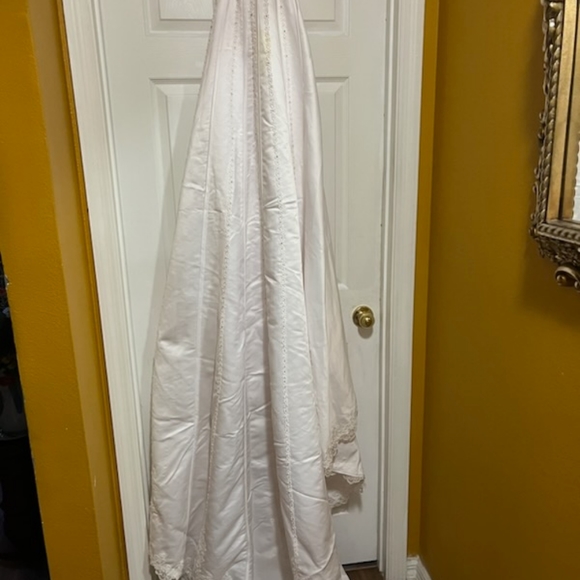 Beautiful Wedding Dress - Picture 3 of 7